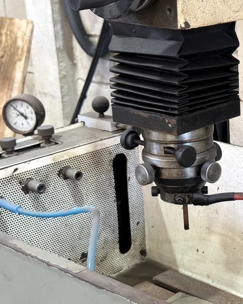Máquina de eletroerosão por penetração RTF-500